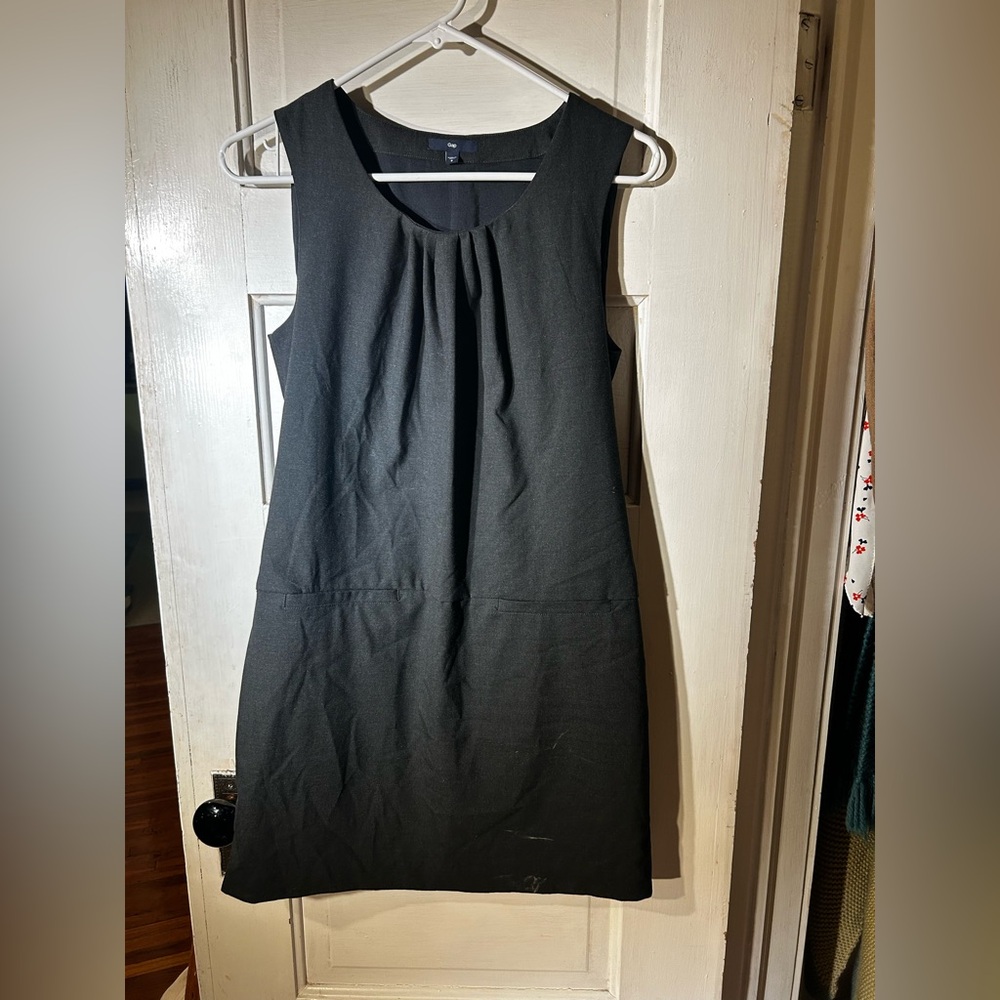 GAP Black Pleated Sheath Dress Scoop Neck Sleeveless